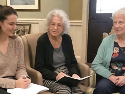 Eine fürsorgliche Krankenschwester kümmert sich um vier ältere Schwestern und erfährt von ihren letzten Wünschen